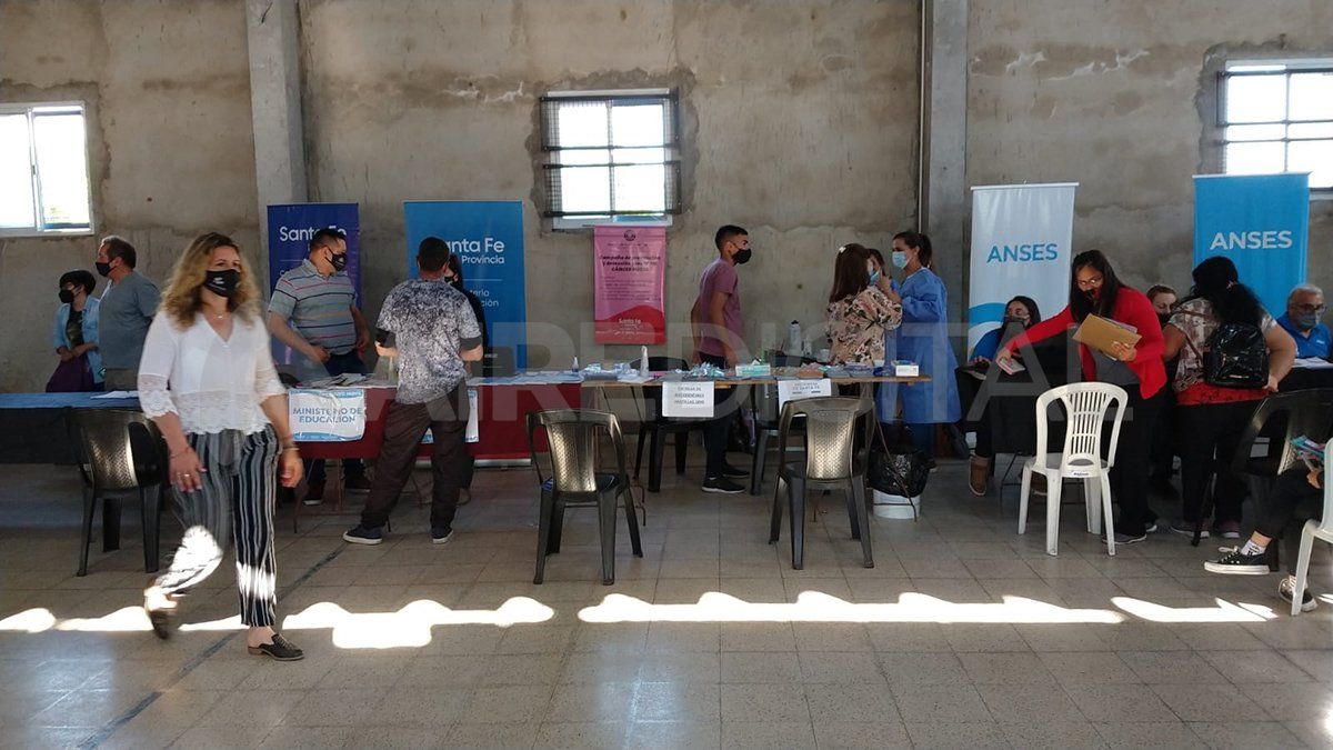Unos 16 organismos del estado nacional y provincial recorren los barrios para acercar los trámites a los vecinos.
