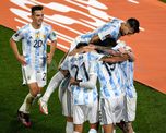La Selección Argentina venció 3-0 a Uruguay y sigue de cerca a Brasil en la tabla de las Eliminatorias Sudamericanas. La Selección Argentina venció 3-0 a Uruguay y sigue de cerca a Brasil en la tabla de las Eliminatorias Sudamericanas.