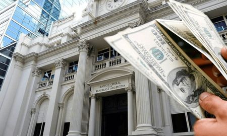 El presidente del Banco Central, Miguel Ángel Pesce, subrayóhoy que la entidad ya logró recomprar todos los dólares que se vendieron a lolargo del año pasado para atender a la demanda. El presidente del Banco Central, Miguel Ángel Pesce, subrayóhoy que la entidad ya logró recomprar todos los dólares que se vendieron a lolargo del año pasado para atender a la demanda.