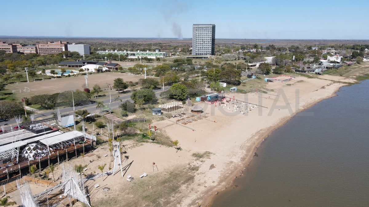 Imagen tomada el 19 de agosto de 2022. La medición en el puerto de Santa Fe marcaba -0.18 y la playa se agigantaba sobre la Setúbal. Imagen tomada el 19 de agosto de 2022. La medición en el puerto de Santa Fe marcaba -0.18 y la playa se agigantaba sobre la Setúbal.