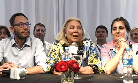 La Coalición Cívica propone que el Ejecutivo pueda acordar con el FMI sin el aval previo del Congreso. La Coalición Cívica propone que el Ejecutivo pueda acordar con el FMI sin el aval previo del Congreso.