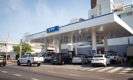 Son pocas la estaciones que tienen gasoil en Santa Fe y Santo Tomé. Son pocas la estaciones que tienen gasoil en Santa Fe y Santo Tomé.