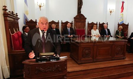 Todos los miembros de la Corte de Santa Fe superan los 65 años que establece la Constitución para que deban jubilarse. Además, sólo hay una mujer en el Máximo Tribunal provincial. Todos los miembros de la Corte de Santa Fe superan los 65 años que establece la Constitución para que deban jubilarse. Además, sólo hay una mujer en el Máximo Tribunal provincial.