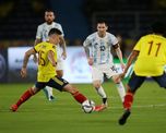 La Selección Argentina igualó 2-2 con Colombia y perdió dos puntos en Barranquilla, luego de comenzar ganando por dos goles de diferencia. La Selección Argentina igualó 2-2 con Colombia y perdió dos puntos en Barranquilla, luego de comenzar ganando por dos goles de diferencia.