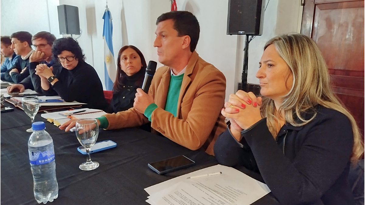 Los bloques Somos Vida y Libertad y La Libertad Avanza estuvieron presentes en la Sociedad Rural. Los bloques Somos Vida y Libertad y La Libertad Avanza estuvieron presentes en la Sociedad Rural.