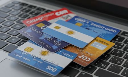 Es importante pagar la tarjeta de crédito. Es importante pagar la tarjeta de crédito.