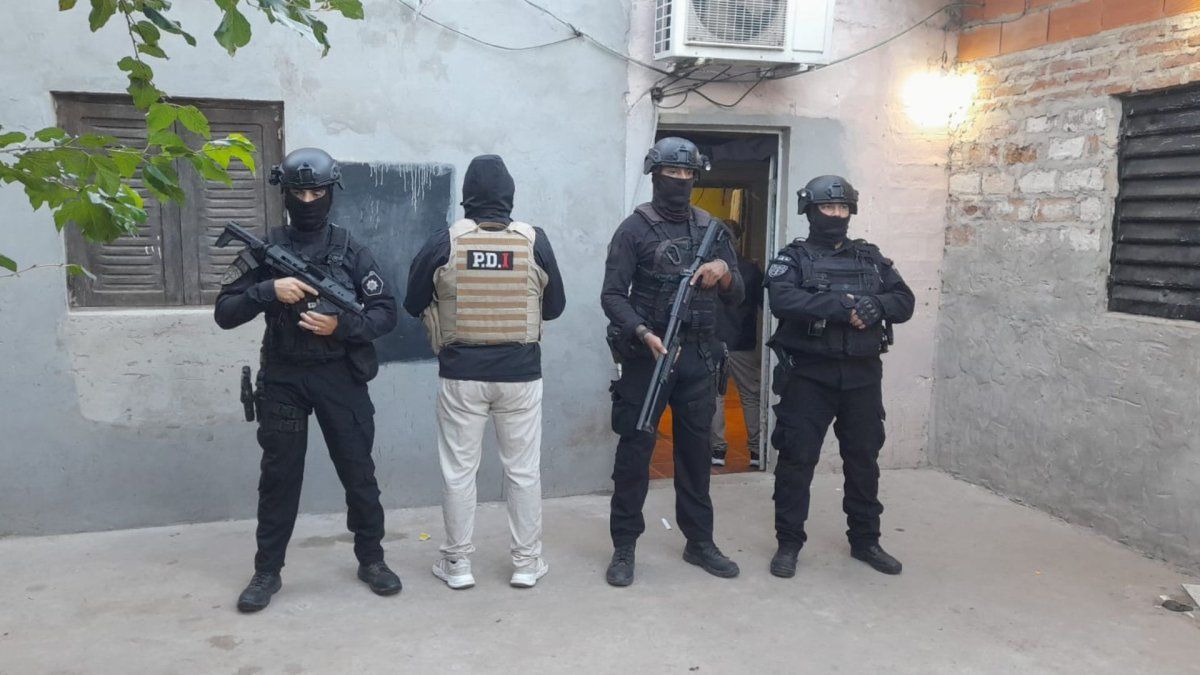 La PDI realizó cinco allanamientos para dar con los dos sospechosos: uno de ellos fue detenido