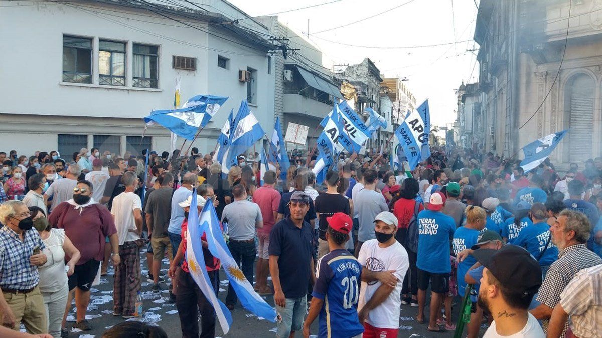 La marcha contra la Corte Suprema de Justicia de la Nación se replicó en la ciudad de Santa Fe.