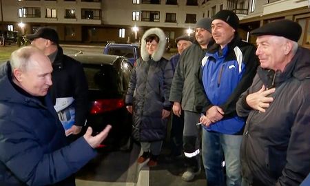 Putin viajó a Mariúpol, una ciudad ucraniana tomada por Rusia en la guerra. Putin viajó a Mariúpol, una ciudad ucraniana tomada por Rusia en la guerra.
