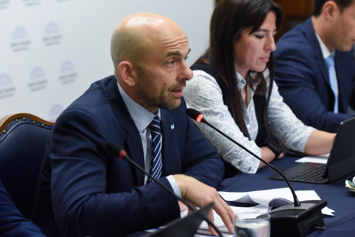 Franco Mogetta, secretario de Transporte, expuso junto a otros funcionarios ante la Cámara de Diputados. Franco Mogetta, secretario de Transporte, expuso junto a otros funcionarios ante la Cámara de Diputados.