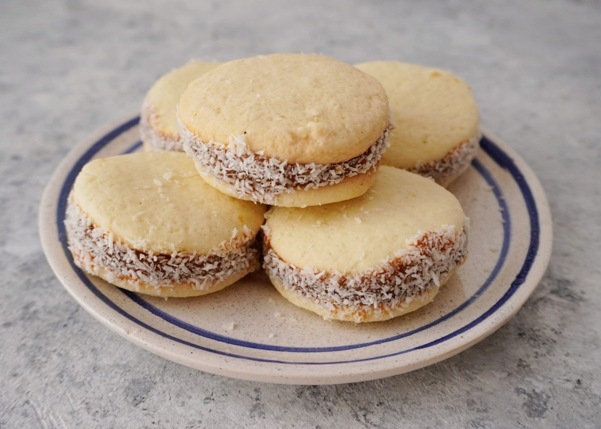 Los alfajores de maicena son un clásico para la merienda. Los alfajores de maicena son un clásico para la merienda.