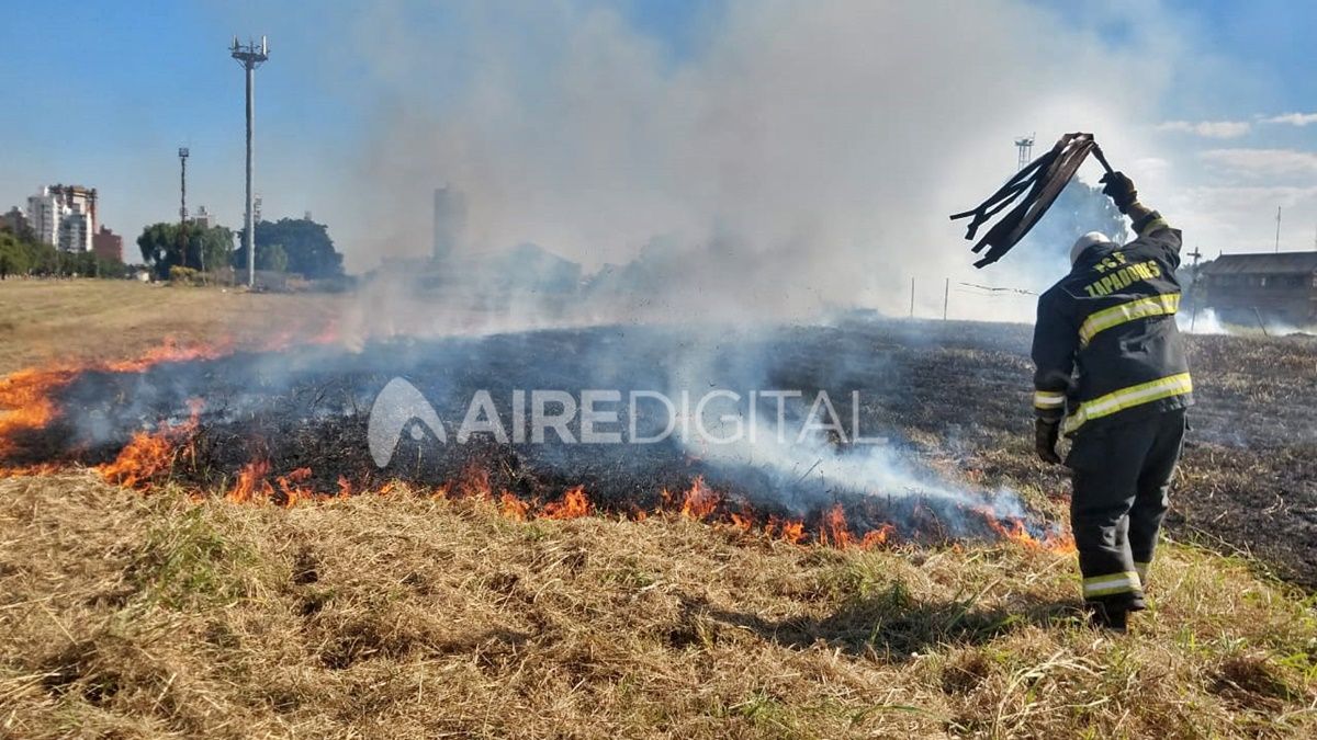 Fotos: se incendió un vagón en la Estación Belgrano