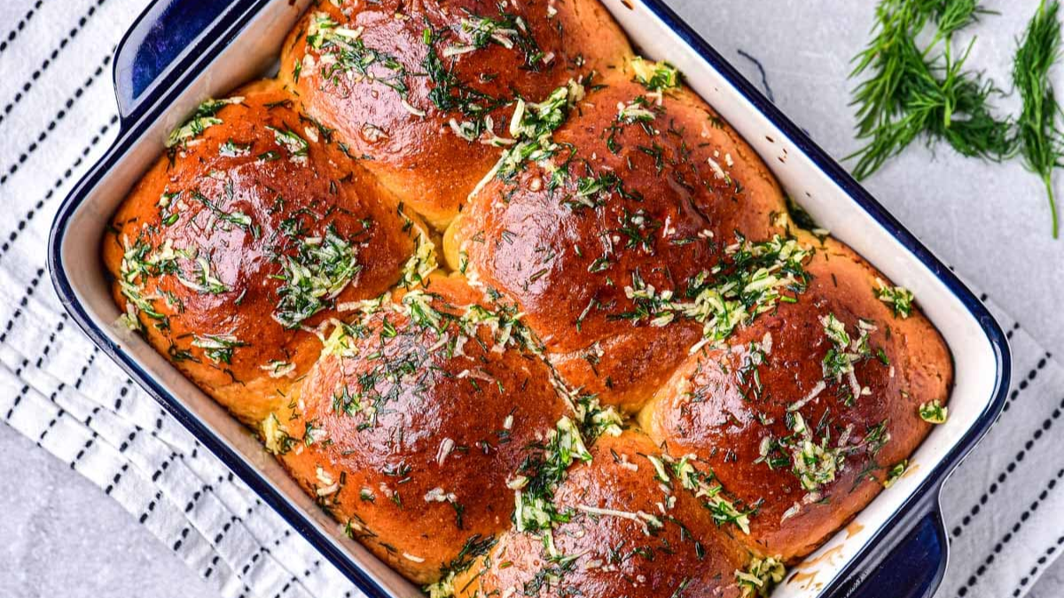 El pampushky es un pan glaseado de ajo aromático que lleva ingredientes que seguramente tenés en casa. El pampushky es un pan glaseado de ajo aromático que lleva ingredientes que seguramente tenés en casa.