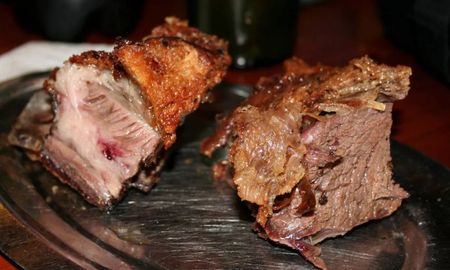 Este pueblo es el destino ideal para disfrutar de asado con cuero. Este pueblo es el destino ideal para disfrutar de asado con cuero.