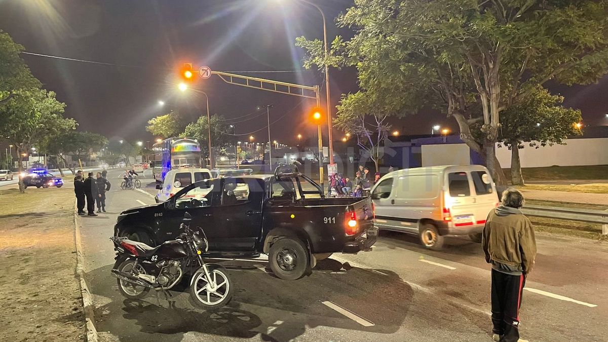 Este accidente ocasionó grandes demoras en el tránsito en el ingreso a la ciudad de Santa Fe por calle Iturraspe, porque había un solo carril de tres habilitado.