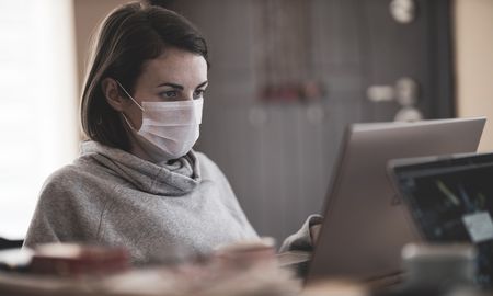 La Ministra de Salud, Sonia Martorano, reiteró que el uso del barbijo y el pase sanitario continuará siendo obligatorio durante el invierno en Santa Fe. La Ministra de Salud, Sonia Martorano, reiteró que el uso del barbijo y el pase sanitario continuará siendo obligatorio durante el invierno en Santa Fe.