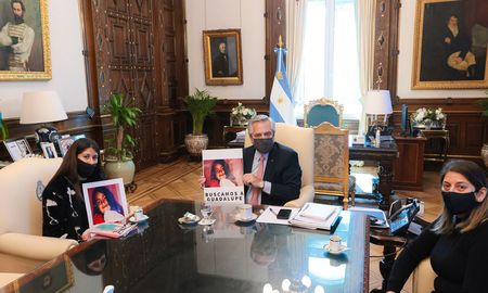 El mandatario le transmitió todo su apoyo a la familia de Guadalupe y se comprometió con la búsqueda de la niña, poniendo a disposición “todo lo que la Presidencia de la Nación pueda hacer” para poder encontrarla. El mandatario le transmitió todo su apoyo a la familia de Guadalupe y se comprometió con la búsqueda de la niña, poniendo a disposición “todo lo que la Presidencia de la Nación pueda hacer” para poder encontrarla.