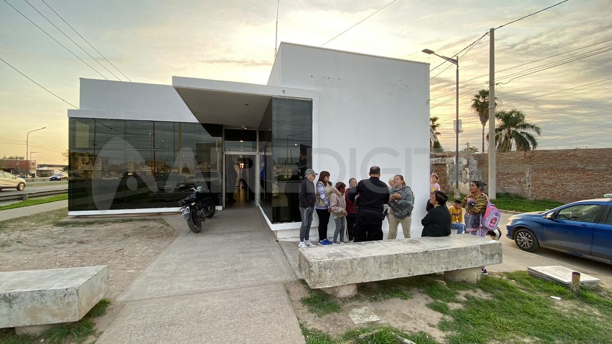 La Comisaría 6° fue trasladada a Iturraspe y Perón durante este 2023 debido a la cantidad de hechos delictivos que había en el ingreso a Santa Fe. La Comisaría 6° fue trasladada a Iturraspe y Perón durante este 2023 debido a la cantidad de hechos delictivos que había en el ingreso a Santa Fe.