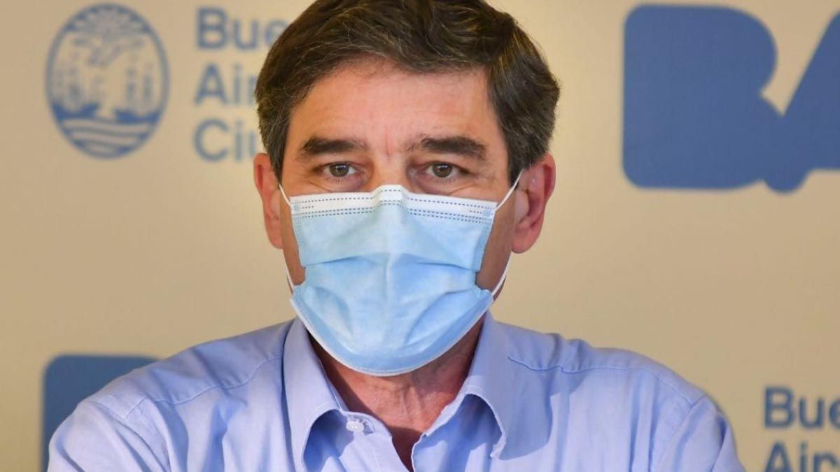 "Tanto Sinopharm como AstraZeneca son seguras para intercambiar con Sputnik", afirm&oacute; Quir&oacute;s.&nbsp;