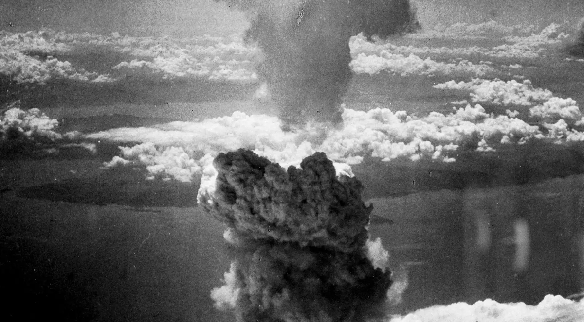 Entre los 246 mil muertos que dejaron ambos ataques nucleares, se estima que entre el 15 y el 20% murieron por lesiones o enfermedades relacionadas con la radiación. Entre los 246 mil muertos que dejaron ambos ataques nucleares, se estima que entre el 15 y el 20% murieron por lesiones o enfermedades relacionadas con la radiación.