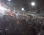 Los hinchas de Colón se concentraron en la esquina de Bulevar Gálvez y Rivadavia. Los hinchas de Colón se concentraron en la esquina de Bulevar Gálvez y Rivadavia.