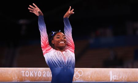 Simone Biles volvió a competir en los Juegos Olímpicos de Tokio y se quedó con la medalla de bronce en la barra de equilibrio. Simone Biles volvió a competir en los Juegos Olímpicos de Tokio y se quedó con la medalla de bronce en la barra de equilibrio.