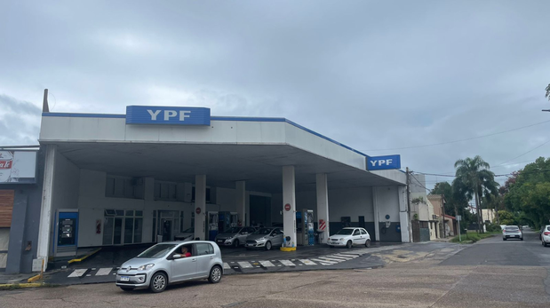 Los combustibles no subirán por 45 días en las estaciones de YPF.