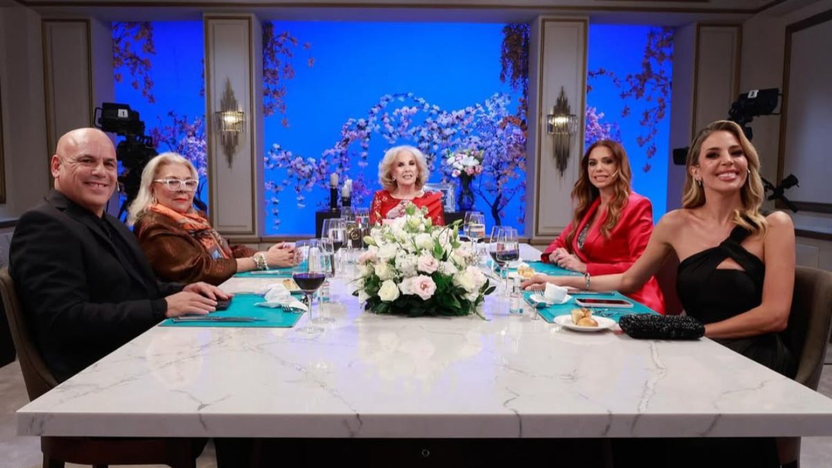 En mayo de este año, Virginia Gallardo participó de la mesa de Mirtha Legrand junto a Lilita Carrió, Guadalupe Vázquez y Bicho Gómez. 