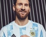 Lionel Messi luce la nueva camiseta de la Selección Argentina, que se estrenará este viernes ante Japón. Lionel Messi luce la nueva camiseta de la Selección Argentina, que se estrenará este viernes ante Japón.