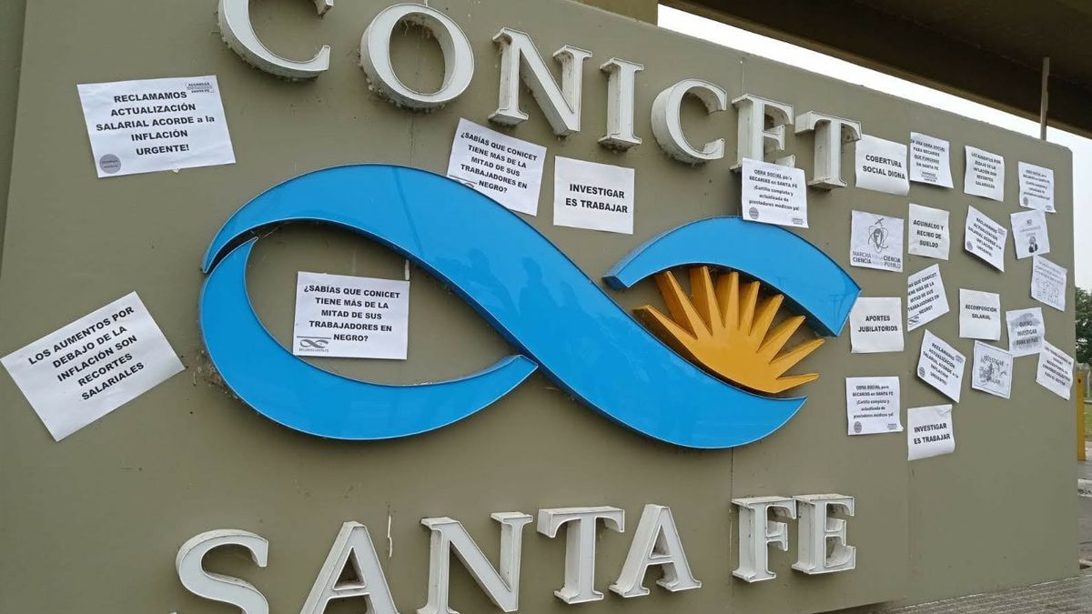 Desde la delegación Santa Fe advirtieron que “entendemos que sus expresiones reduccionistas de la situación de la Ciencia y la Tecnología en el país es un retroceso inmenso. Desde la delegación Santa Fe advirtieron que “entendemos que sus expresiones reduccionistas de la situación de la Ciencia y la Tecnología en el país es un retroceso inmenso.