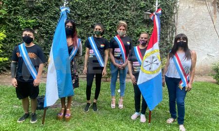 La primera promoción de estudiantes del bachillerato trans de la ciudad de Santa Fe. También hubo colación en Rosario y Reconquista. La primera promoción de estudiantes del bachillerato trans de la ciudad de Santa Fe. También hubo colación en Rosario y Reconquista.