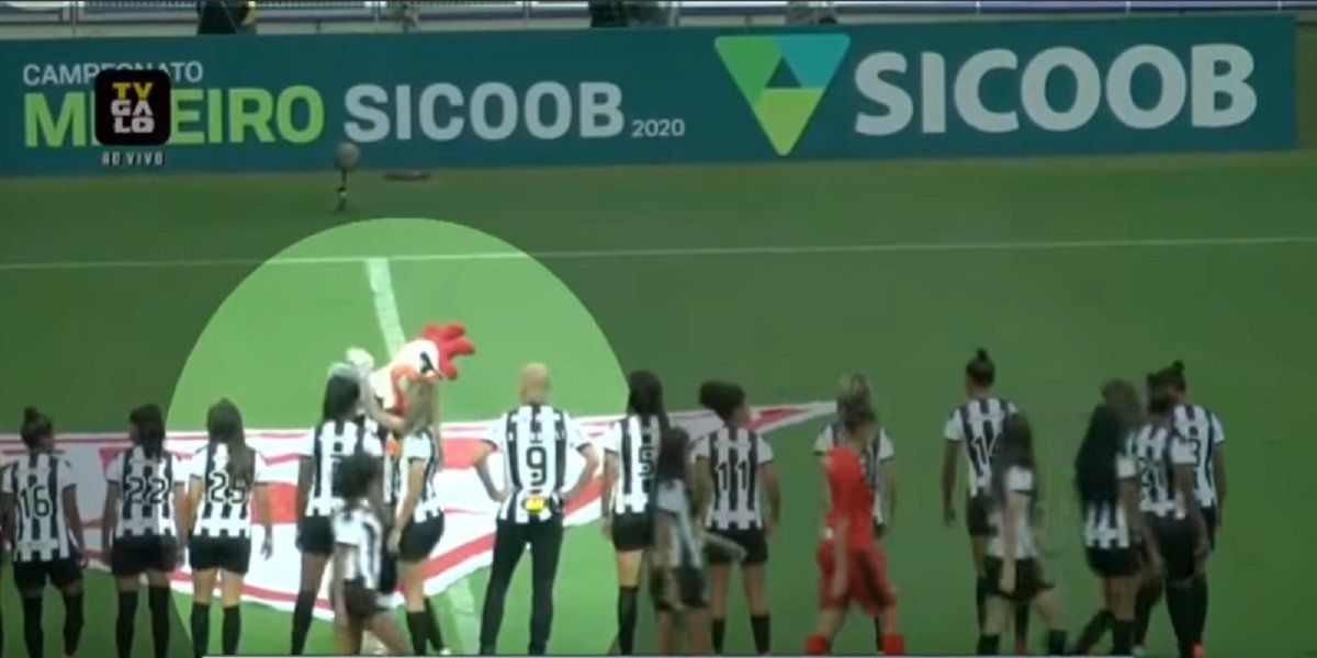 Atlético Mineiro despidió a la mascota del club, el Galo Doido por gestos machistas