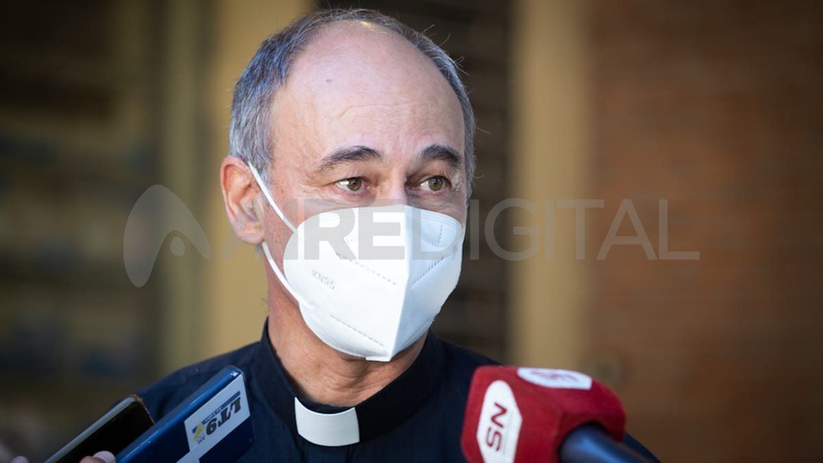 El padre Olidio Panigo realizó la entrega de la primera parte de los 35.000 pañales que compraron con lo recaudado de las entradas de la edición Nº 34 del Festival Folklórico de Guadalupe