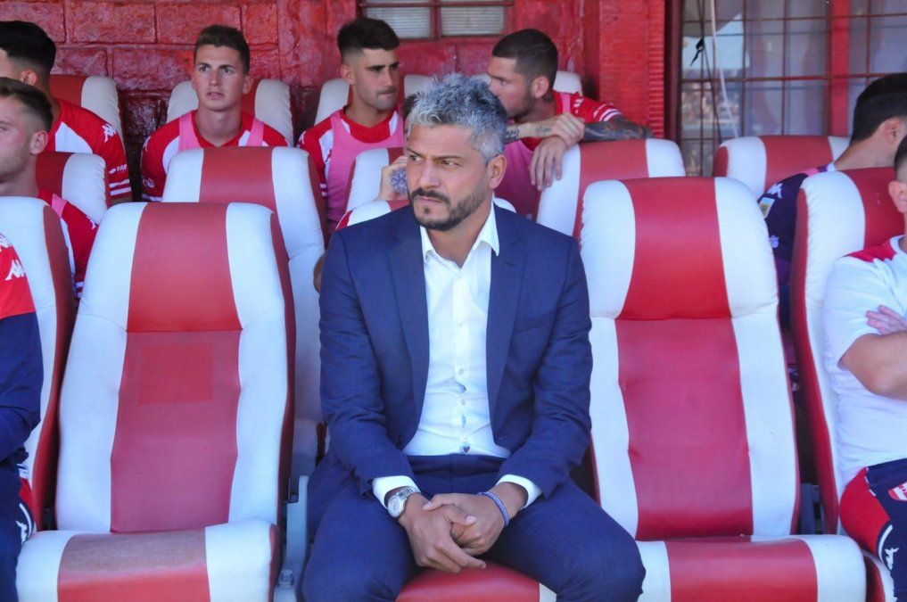 Gustavo Munúa aún no pudo definir el once titular para visitar este jueves a Arsenal.