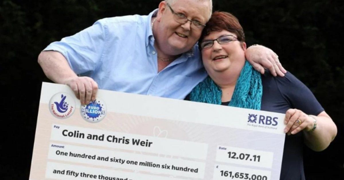 Ganó la Lotería, compró un equipo de fútbol de segunda división, y se lo regaló a los hinchas