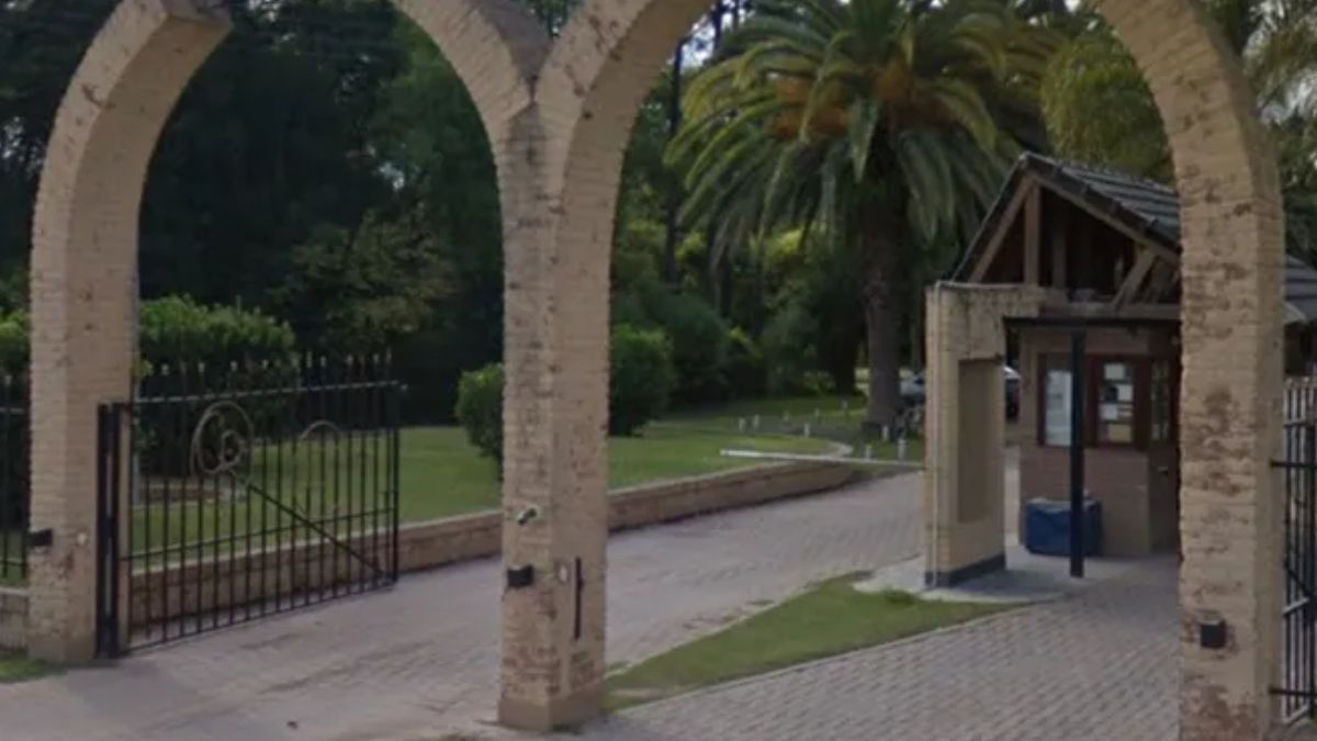 El ingreso al barrio privado ubicado a la vera de la autopista Rosario-Santa Fe.&nbsp;