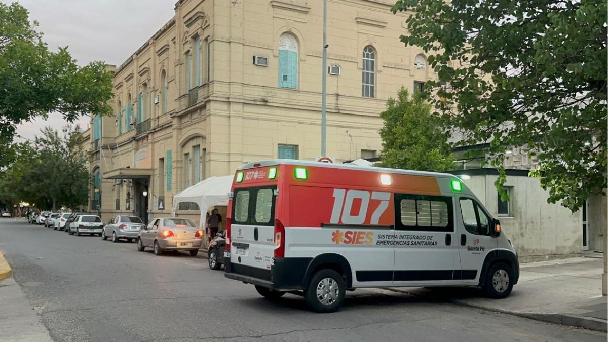 Un hombre ingresó en código rojo al Hospital Cullen producto de heridas cortantes que se las ocasionaron con un machete