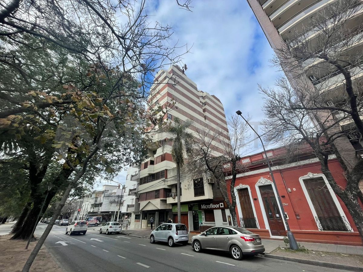 Bulevar Gálvez 2000, entre Alvear y Las Heras. Foto: Lucas Payetta Bulevar Gálvez 2000, entre Alvear y Las Heras. Foto: Lucas Payetta