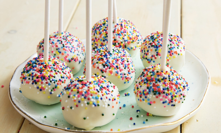 como hacer chupetines de bizcochuelo ¡con las sobras! como hacer chupetines de bizcochuelo ¡con las sobras!