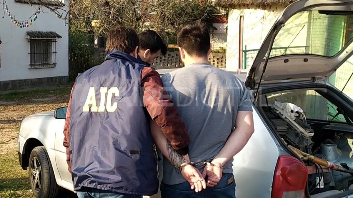 Esposado. El acusado al momento de ser detenido.&nbsp;