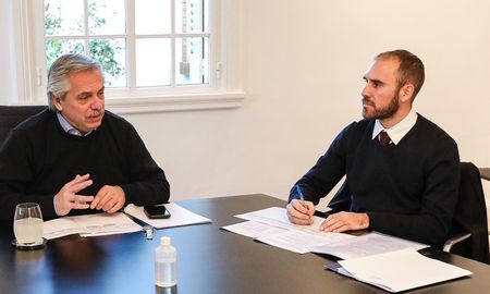 El Gobierno adelantó el incremento del salario mínimo para sostener la reactivación de la economía. El Gobierno adelantó el incremento del salario mínimo para sostener la reactivación de la economía.