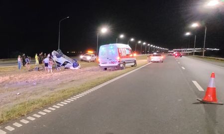 Servicios de Emergencia, junto con Policía de Seguridad Víal arribaron al lugar. Servicios de Emergencia, junto con Policía de Seguridad Víal arribaron al lugar.