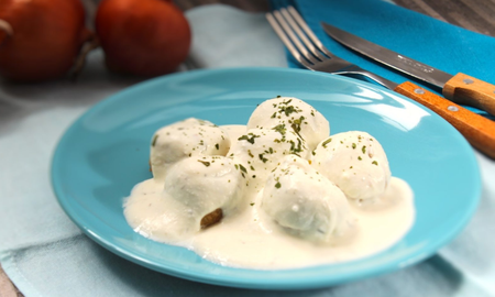 Albóndigas en salsa de yogurt: la receta sencilla y rápida para el almuerzo o la cena Albóndigas en salsa de yogurt: la receta sencilla y rápida para el almuerzo o la cena