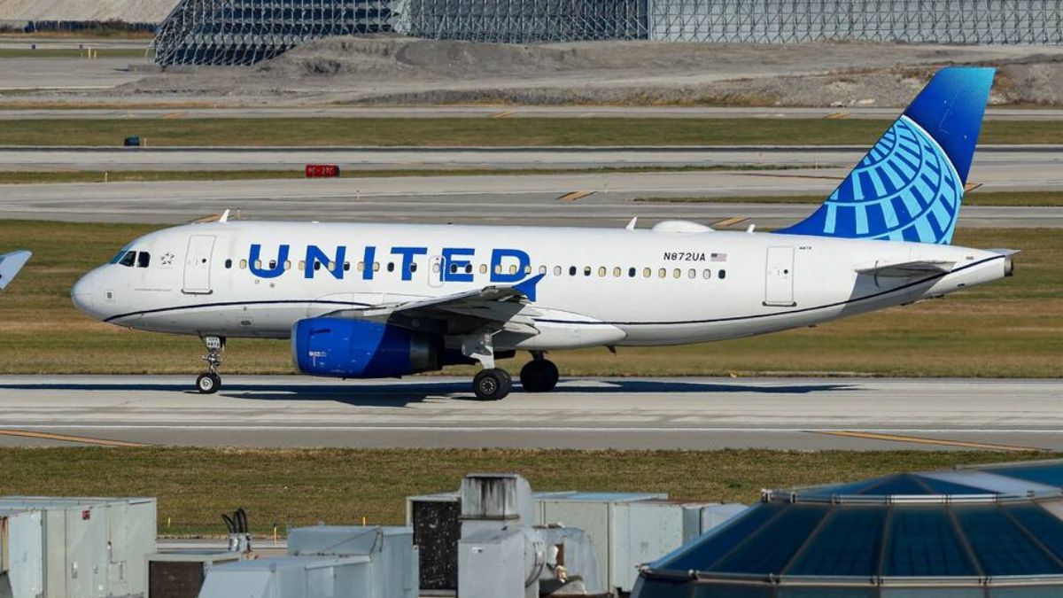 Las leyes de seguridad aeronáutica de los Estados Unidos prevén penas de prisión efectiva y multas millonarias para quienes simulen amenazas de bomba en vuelos comerciales. Las leyes de seguridad aeronáutica de los Estados Unidos prevén penas de prisión efectiva y multas millonarias para quienes simulen amenazas de bomba en vuelos comerciales.