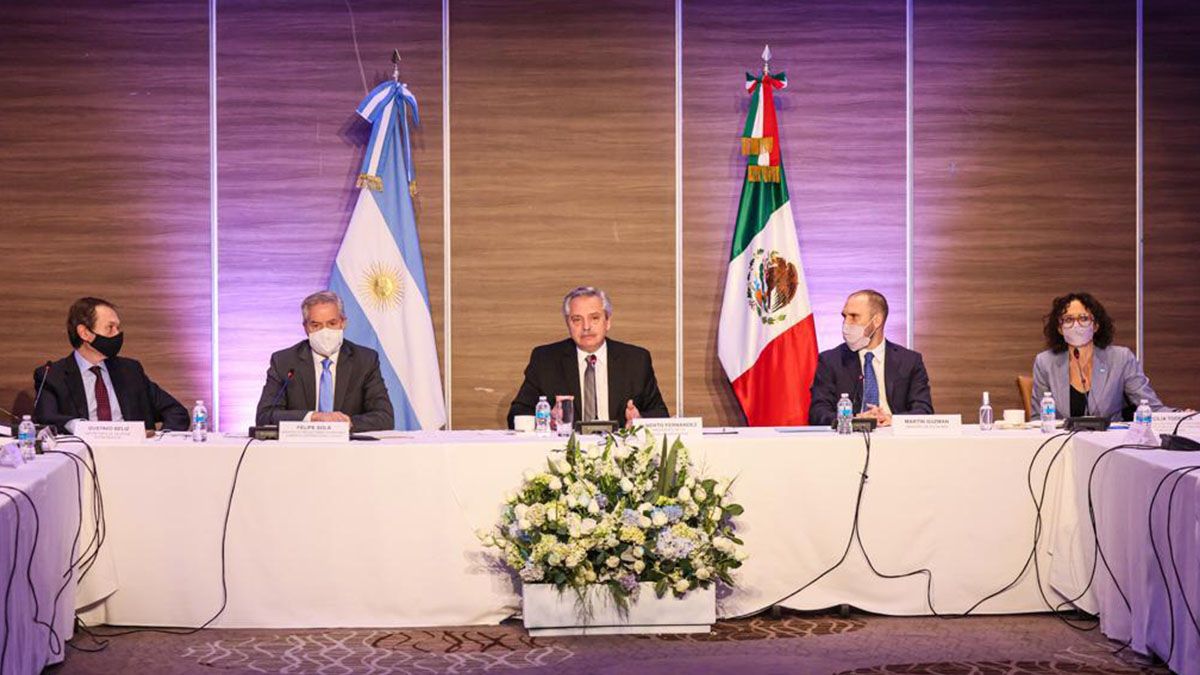 El mandatario arribó este lunes por mañana al aeropuerto internacional Benito Juárez