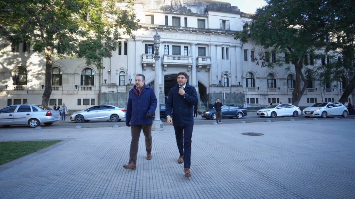 El gobernador Pullaro fue el primero en declarar en el juicio a los exjefes policiales El gobernador Pullaro fue el primero en declarar en el juicio a los exjefes policiales