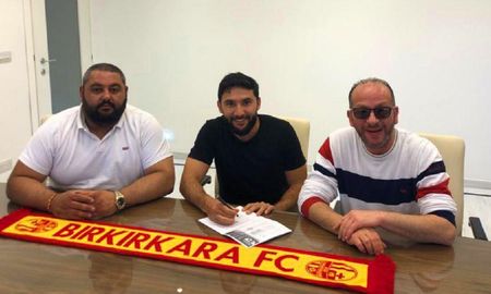 Oscar Carniello firmado con el Birkirkara de Malta. Oscar Carniello firmado con el Birkirkara de Malta.