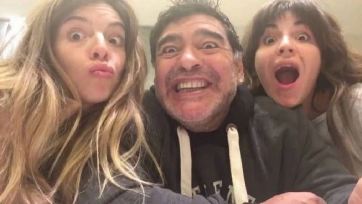 Dalma y Gianinna querían que la Selección Argentina homenajeara a Diego Maradona.