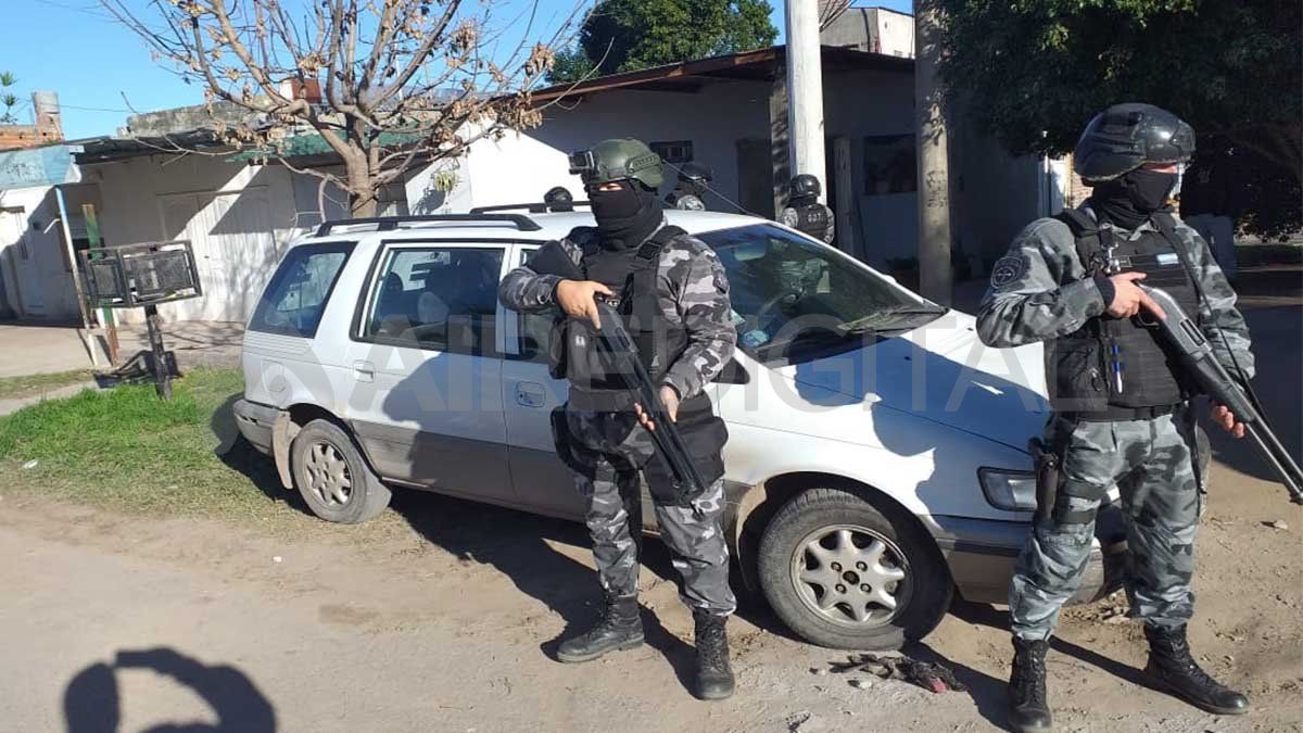 Barrio Coronel Dorrego: allanamiento por el robo de una moto en Esperanza