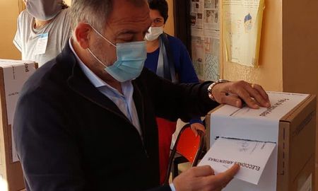 Según los sondeos, la tendencia marca que Juntos por el Cambio lidera la tendencia de votación. Dentro de esa interna, la lista de Luis Juez-Rodrigo de Loredo se impuso por sobre Mario Negri y Gustavo Santos. En conferencia de prensa, Negri reconoció la derrota. Según los sondeos, la tendencia marca que Juntos por el Cambio lidera la tendencia de votación. Dentro de esa interna, la lista de Luis Juez-Rodrigo de Loredo se impuso por sobre Mario Negri y Gustavo Santos. En conferencia de prensa, Negri reconoció la derrota.